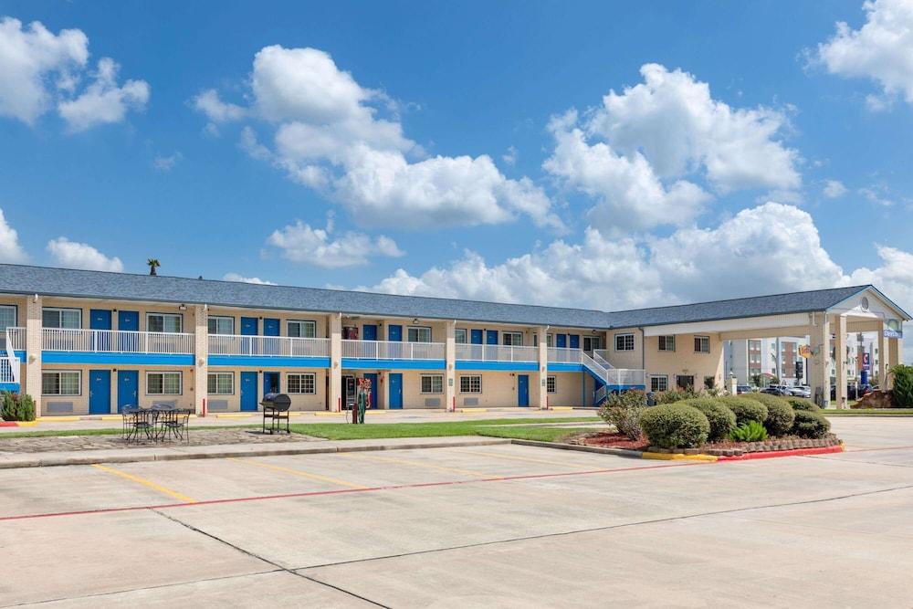 Western Executive Residency Baytown