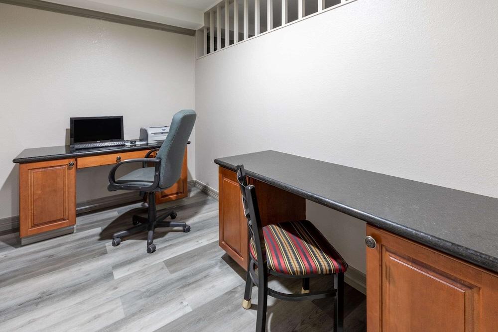 Western Executive Residency Baytown